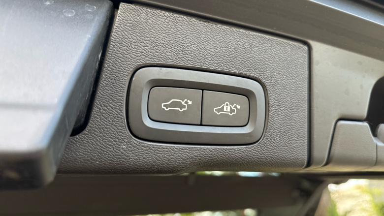 Volvo XC60 2.0 T8 [455] PHEV Ultra Dark 5dr AWD Geartronic Estate